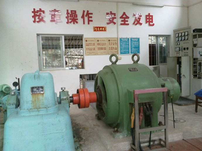 電機穩(wěn)壓器現(xiàn)場